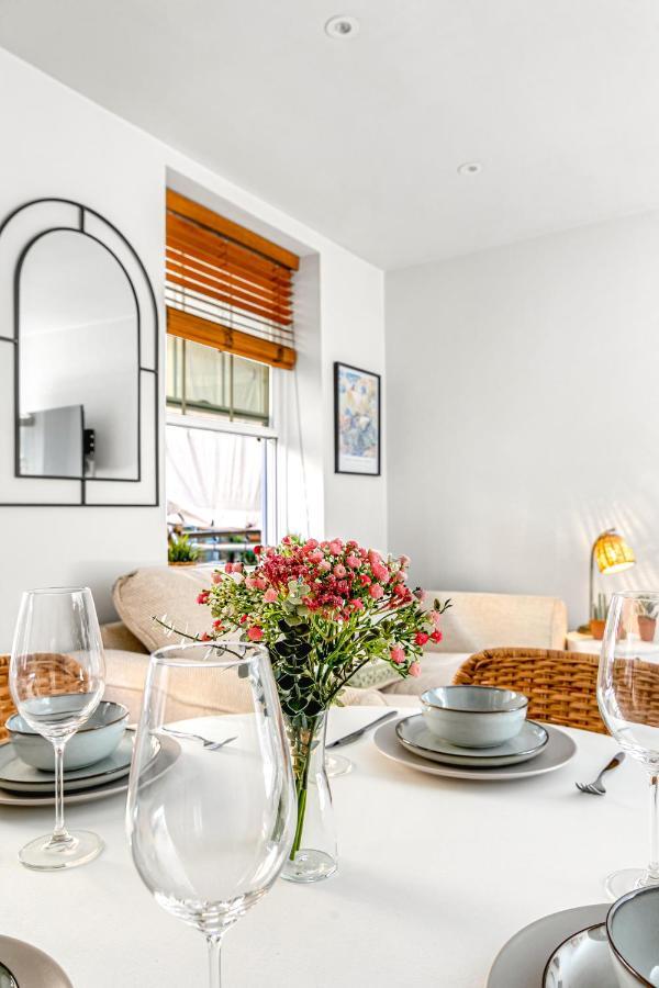 Charming Flat Close To Holborn Station Londen
