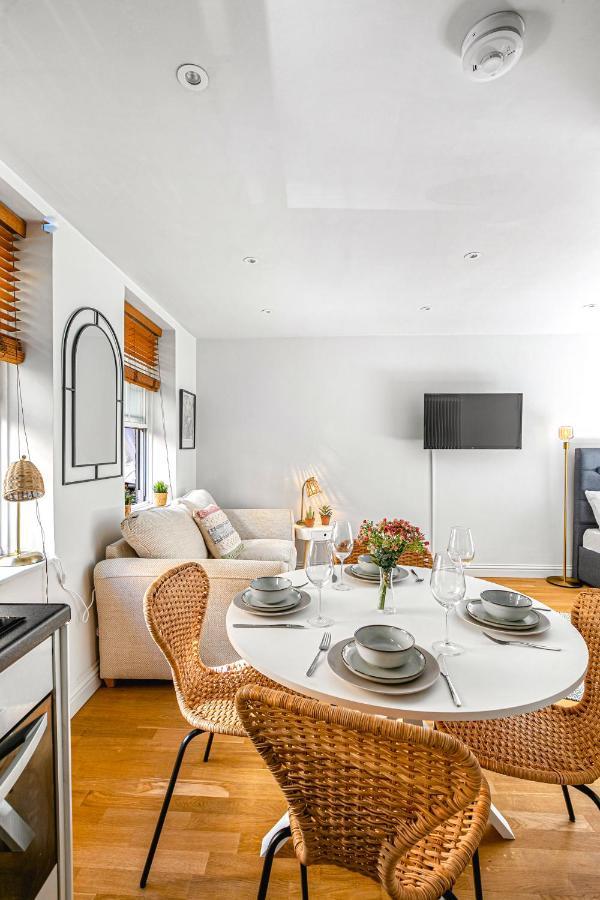 Charming Flat Close To Holborn Station * Londen